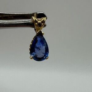 Ceylon Blue Sapphire Pendant in 14K gold